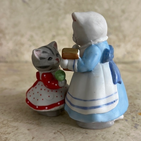 Vintage Schmid Kitty Cucumber Figurine Miss Fish Back to School 1990 - Picture 3 of 6